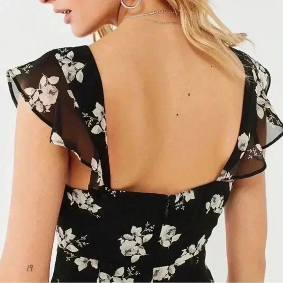 Urban outfitters kimchi blue floral romper - Picture 2 of 6